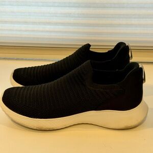 Naturalizer Black Slip-On Sneakers women’s size 10